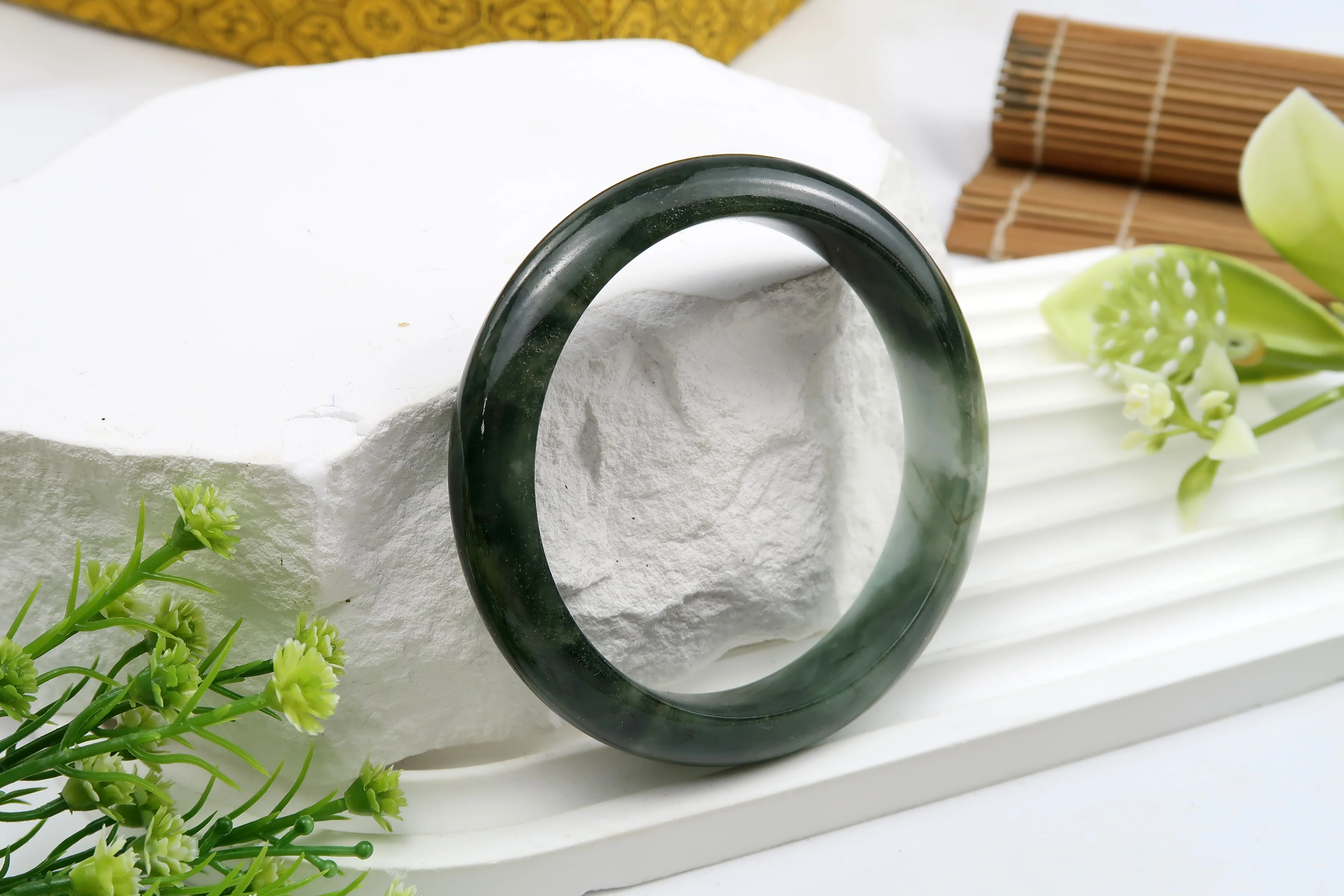 天然翡翠深綠飄花玉鐲