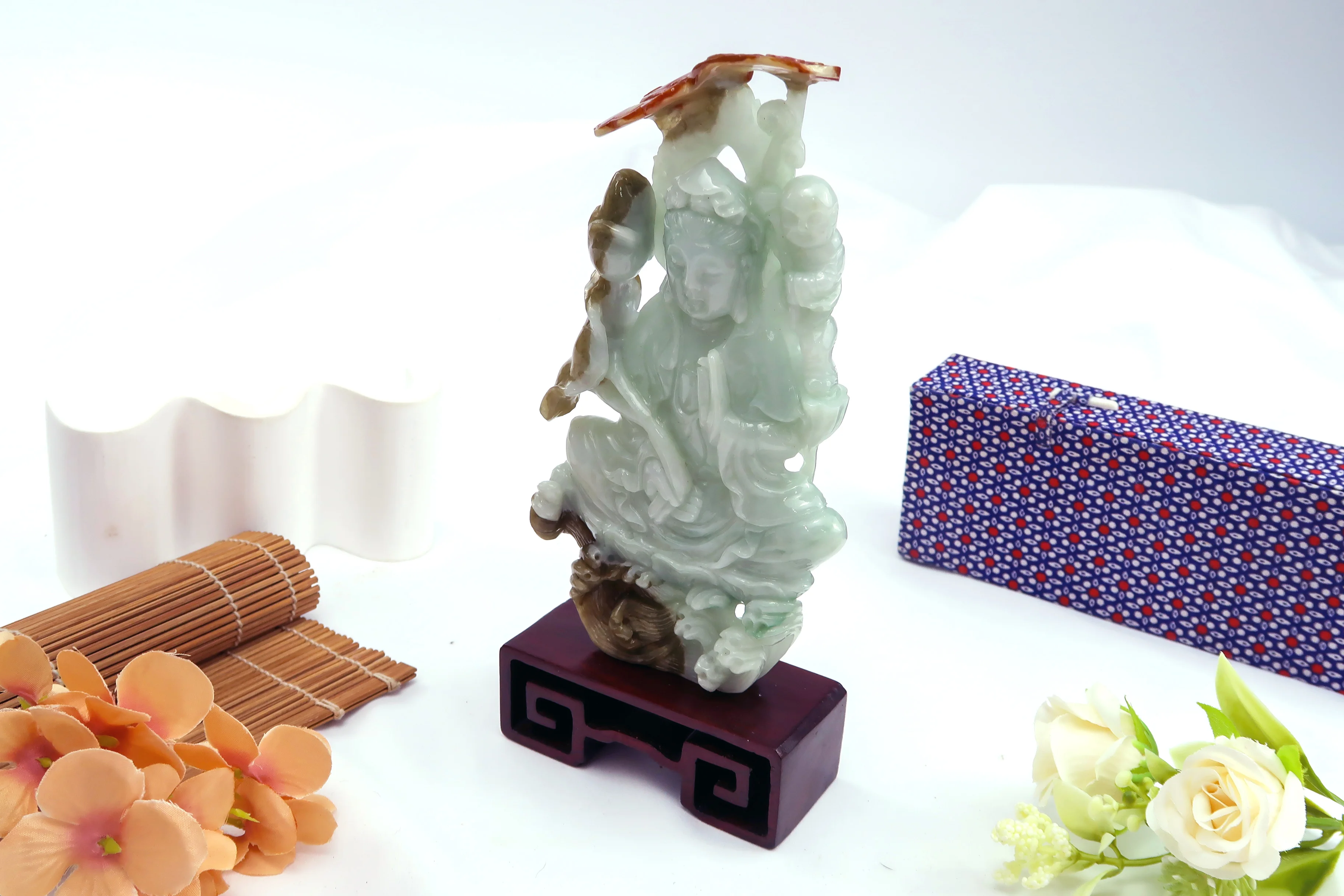 《蓮華慈航》三彩觀音翡翠玉雕擺飾